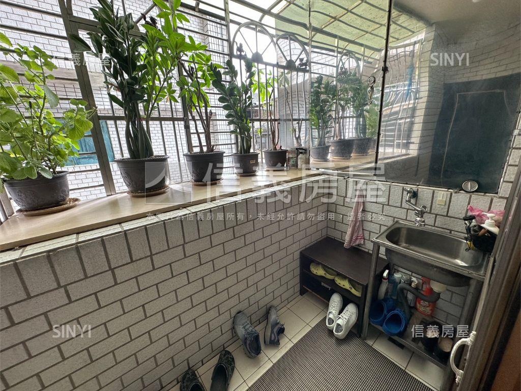 仁義電梯三面採光大空間房屋室內格局與周邊環境