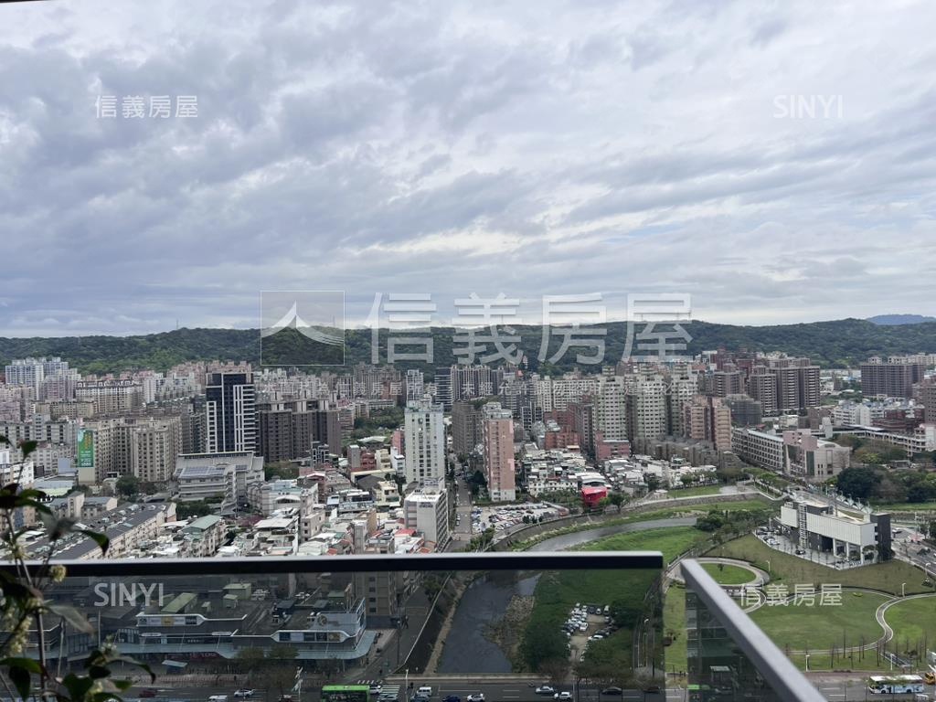 東騰青一景觀四房車位房屋室內格局與周邊環境