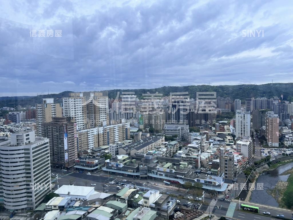 東騰青一景觀四房車位房屋室內格局與周邊環境