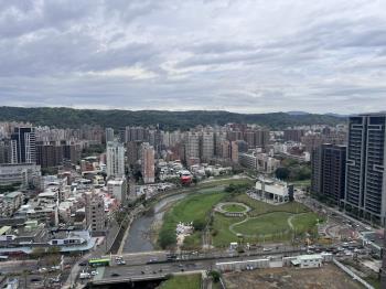 東騰青一景觀四房車位