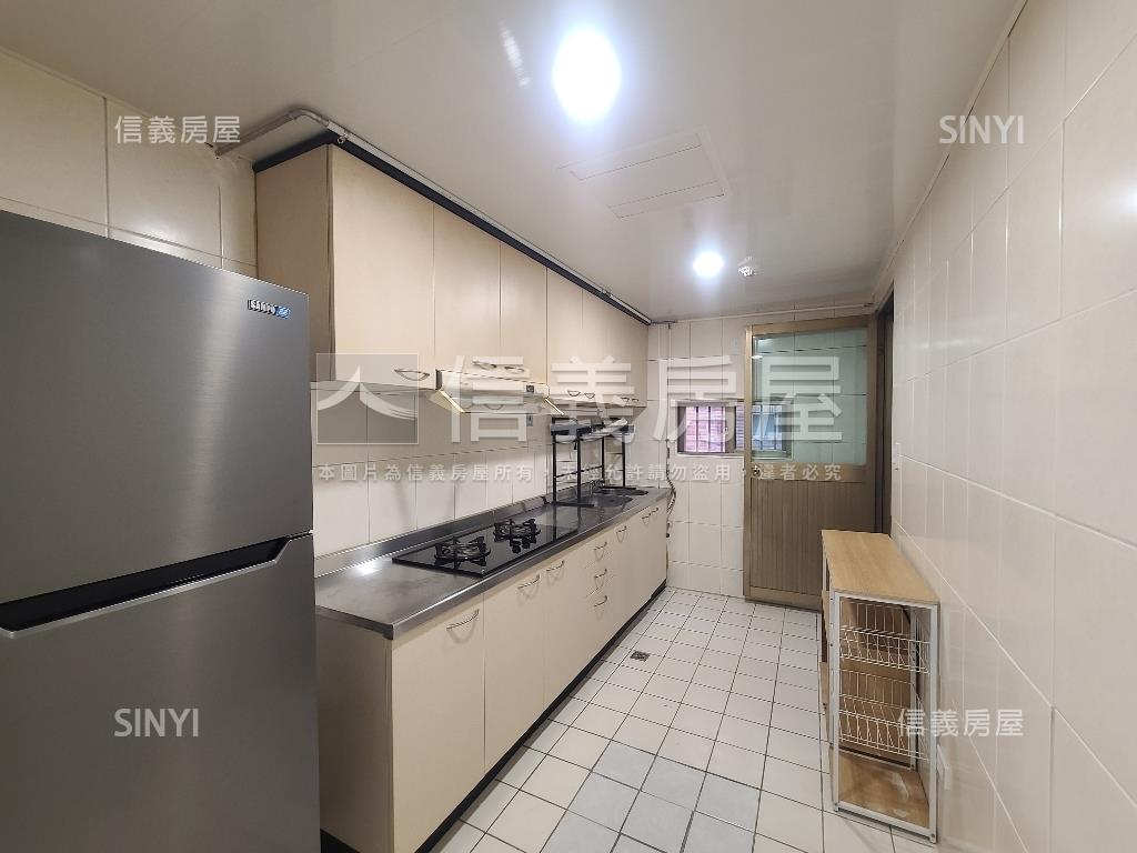 藝文花都美裝四房車位房屋室內格局與周邊環境