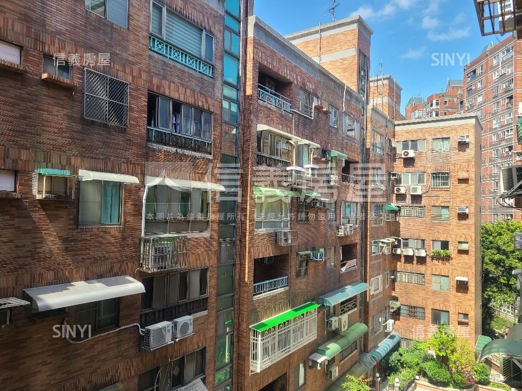 藝文花都美裝四房車位房屋室內格局與周邊環境