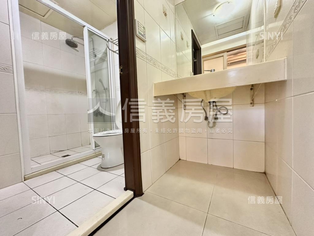 ★愛在歐洲★稀有兩房房屋室內格局與周邊環境