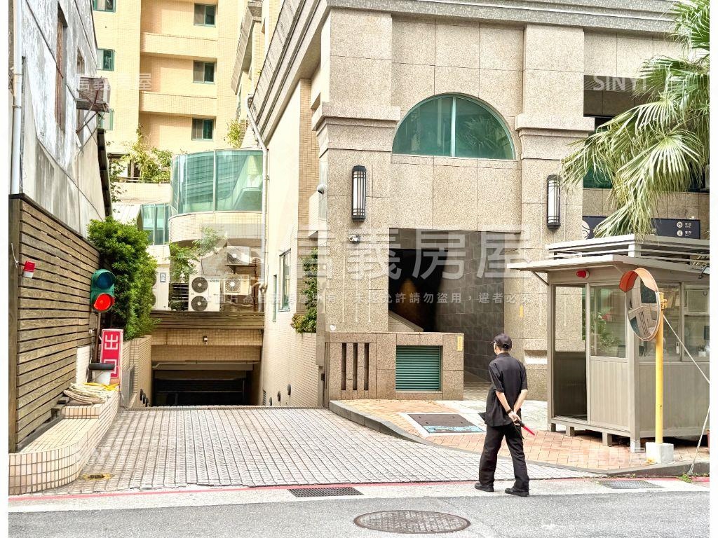 【克拉美地】Ｂ１平面車位房屋室內格局與周邊環境