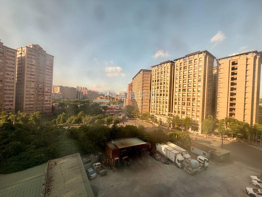超級花園美妝遠景兩房車位房屋室內格局與周邊環境