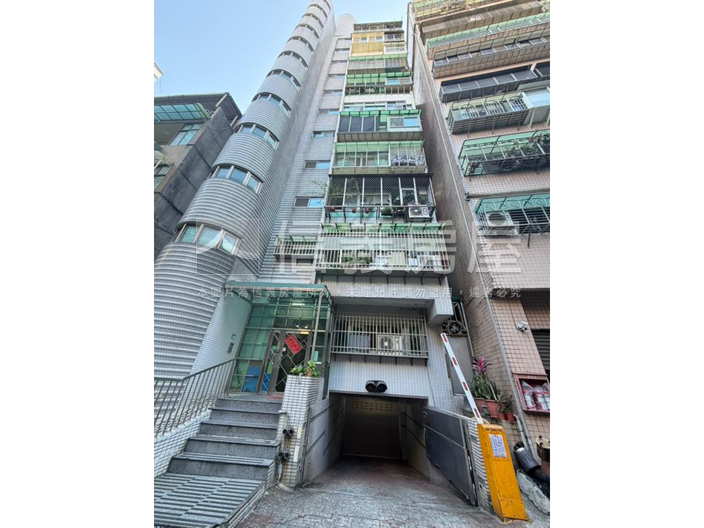 四號公園兩房兩衛加車位房屋室內格局與周邊環境