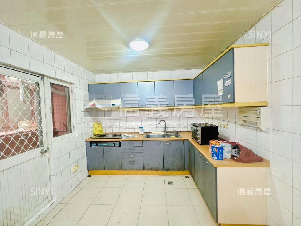 陽光山林明亮大地坪透天房屋室內格局與周邊環境
