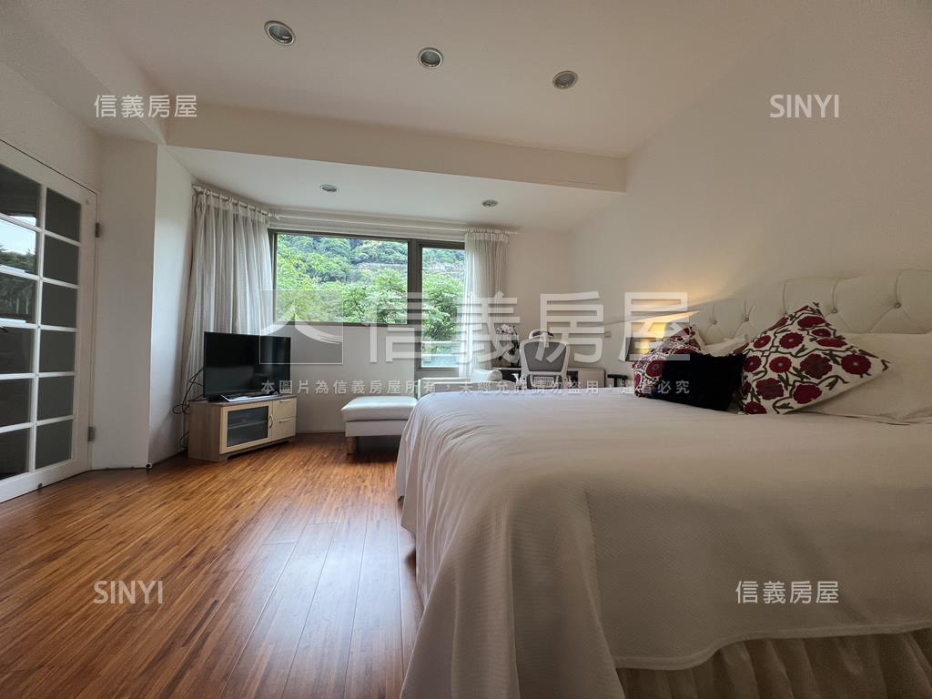 景觀四房雙車位房屋室內格局與周邊環境