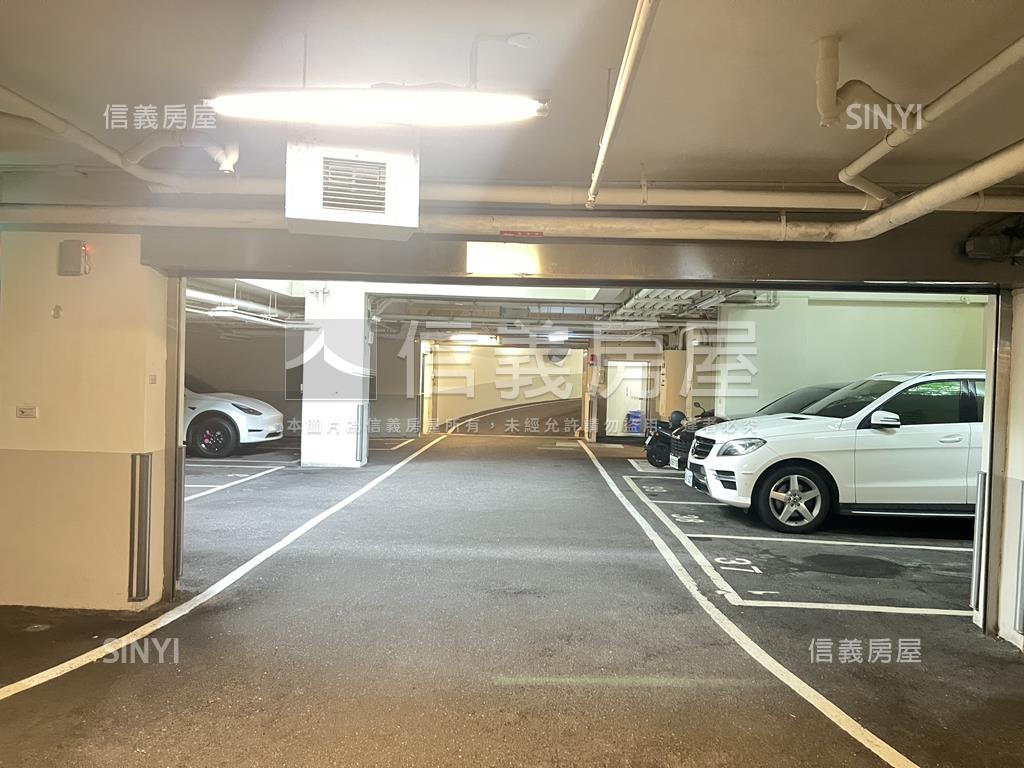 景觀四房雙車位房屋室內格局與周邊環境