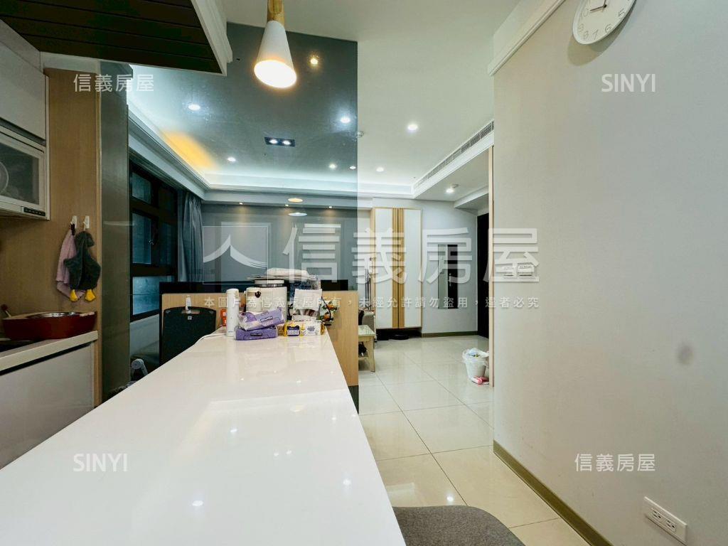 首購中路君邑富疆兩房車位房屋室內格局與周邊環境