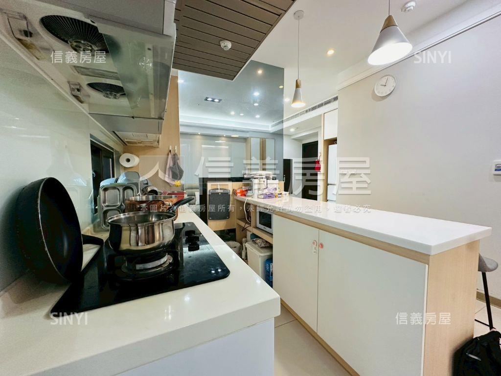 首購中路君邑富疆兩房車位房屋室內格局與周邊環境