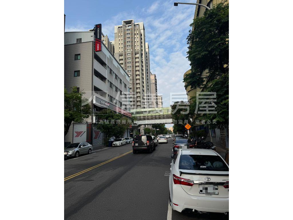 近豐樂公園三房附車位房屋室內格局與周邊環境