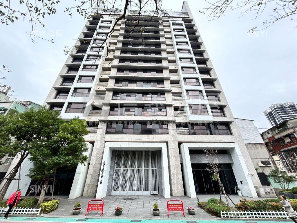 三輝歌劇苑帝王頂樓三房車房屋室內格局與周邊環境