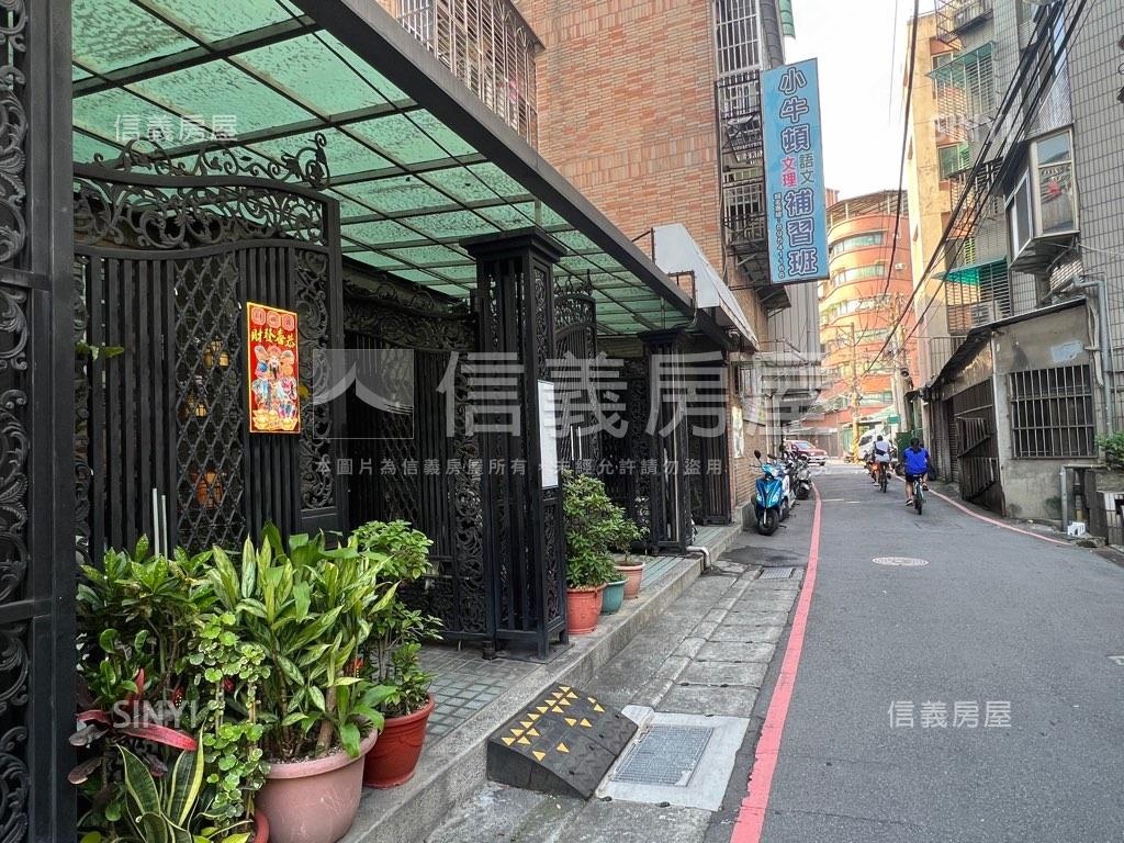 幼稚園一樓大空間房屋室內格局與周邊環境