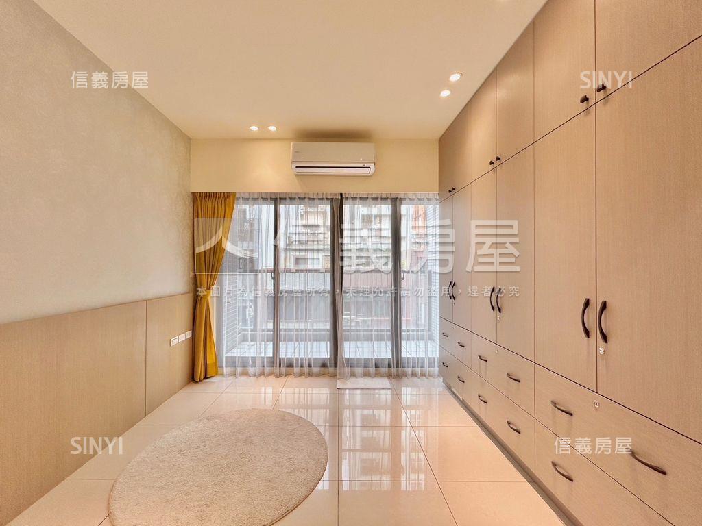 來看這間三民逸品溫馨平車房屋室內格局與周邊環境