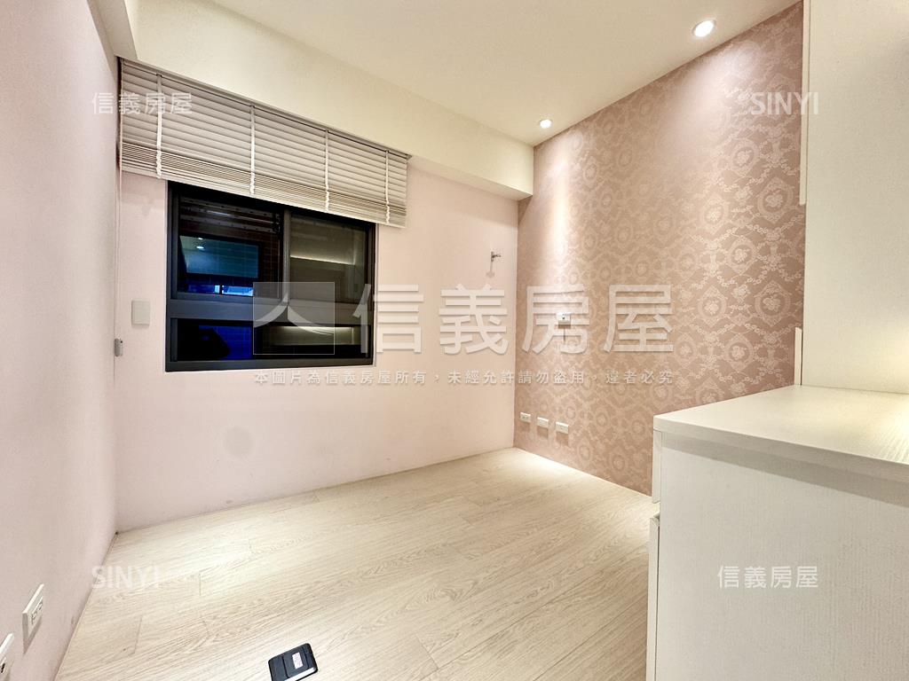 來看這間三民逸品溫馨平車房屋室內格局與周邊環境