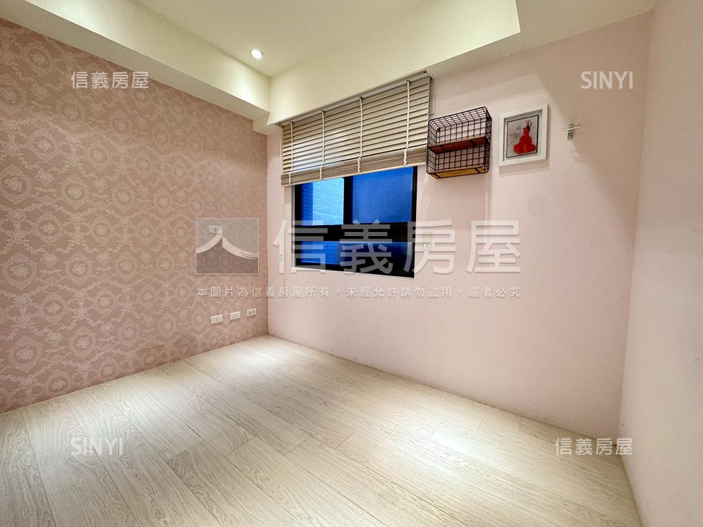 來看這間三民逸品溫馨平車房屋室內格局與周邊環境