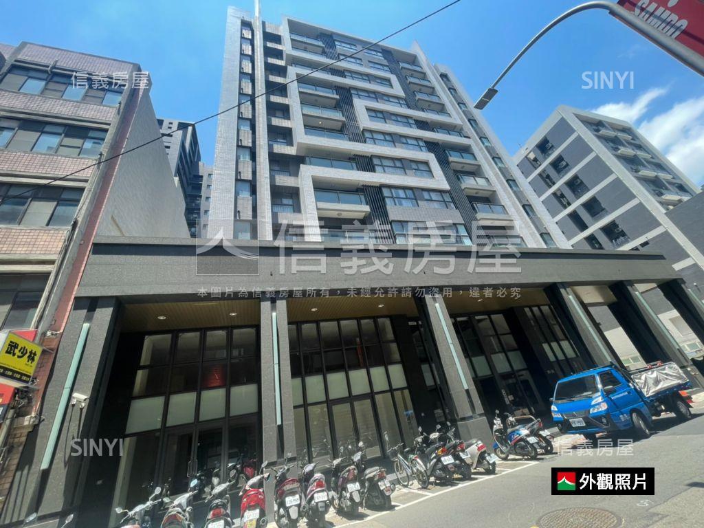 來看這間三民逸品溫馨平車房屋室內格局與周邊環境