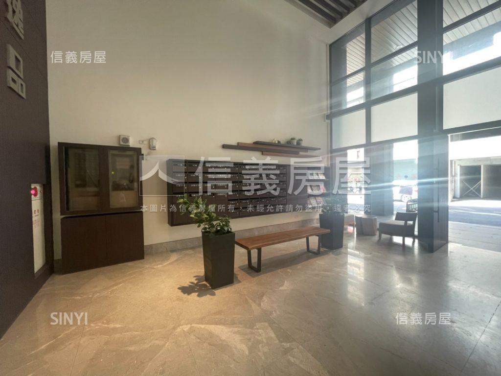 來看這間三民逸品溫馨平車房屋室內格局與周邊環境