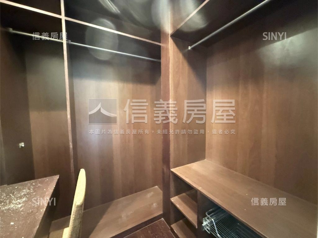 西門捷運一房一廳套房房屋室內格局與周邊環境