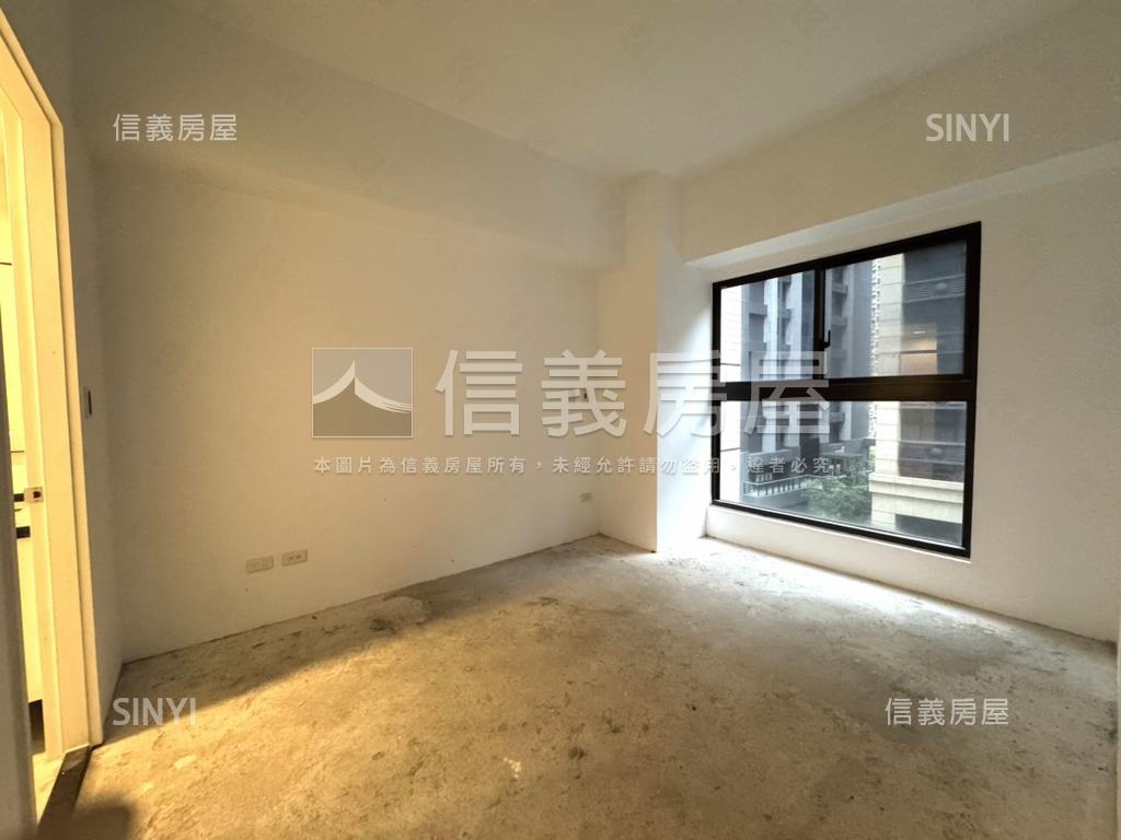 皇普三房車位美宅房屋室內格局與周邊環境