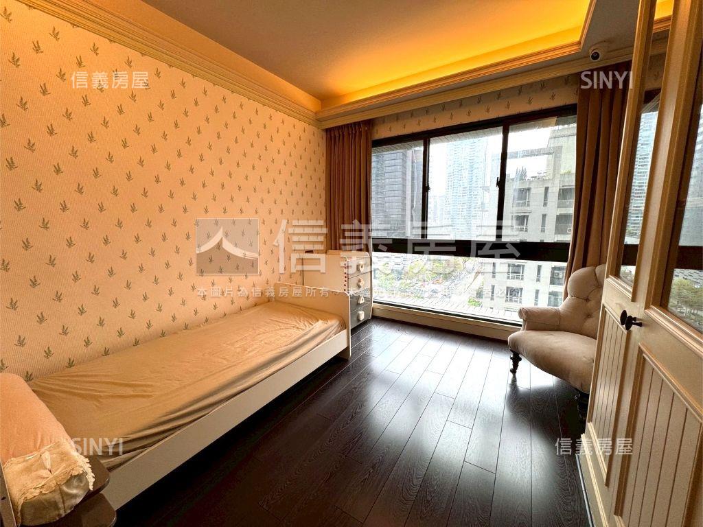 由鉅藏玉高樓裝潢戶房屋室內格局與周邊環境