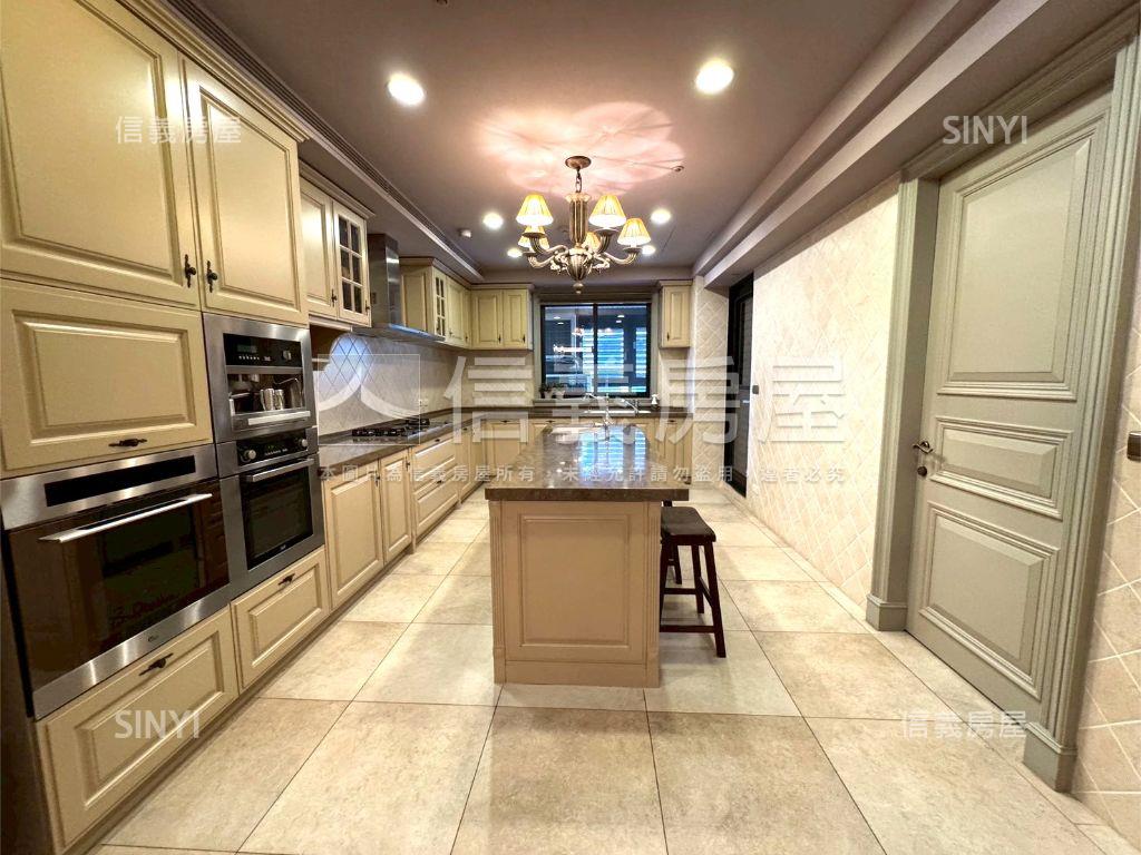 由鉅藏玉高樓裝潢戶房屋室內格局與周邊環境