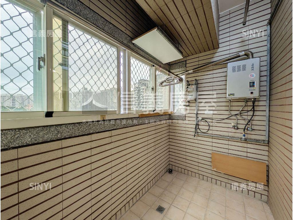 專任凡爾賽２＋１精緻美屋房屋室內格局與周邊環境