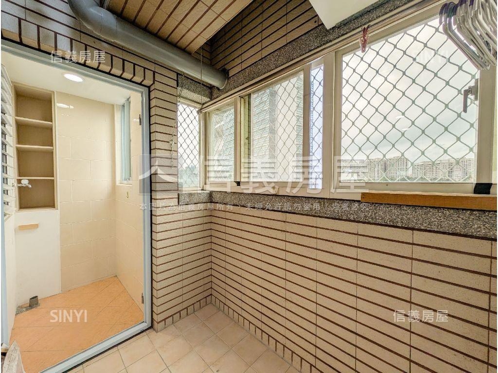 專任凡爾賽２＋１精緻美屋房屋室內格局與周邊環境