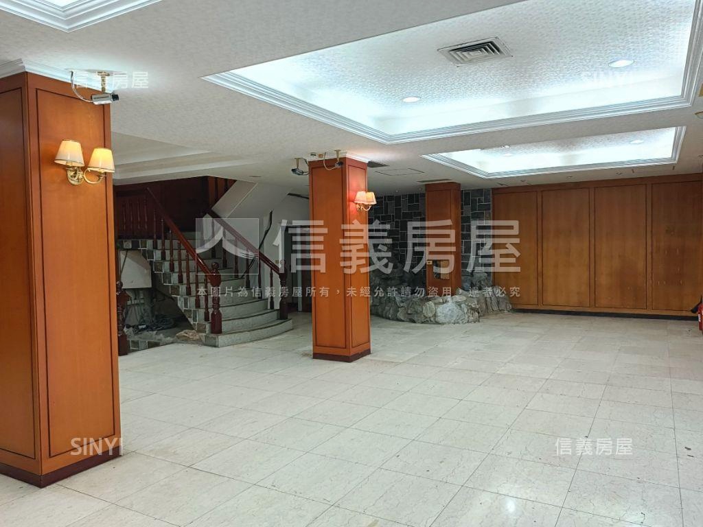 信義區三角窗面寬企業總部房屋室內格局與周邊環境