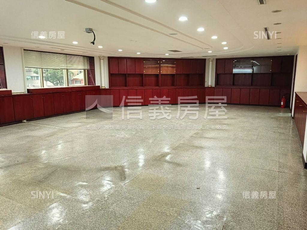 信義區三角窗面寬企業總部房屋室內格局與周邊環境