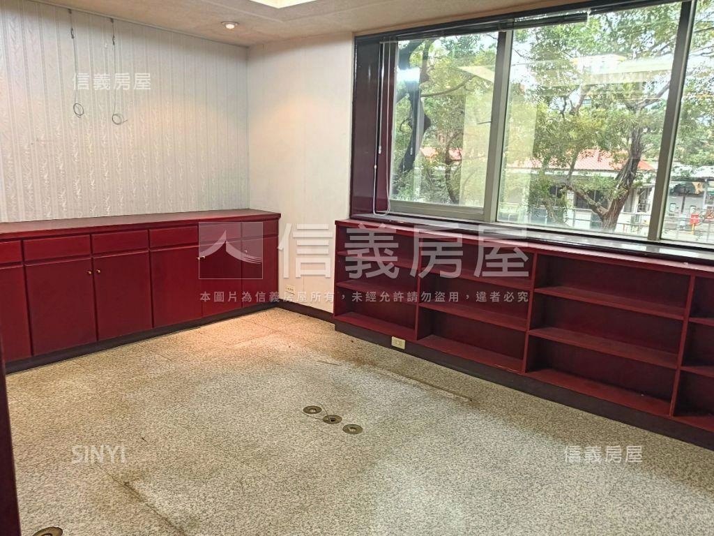 信義區三角窗面寬企業總部房屋室內格局與周邊環境