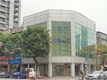 信義區三角窗面寬雙透天