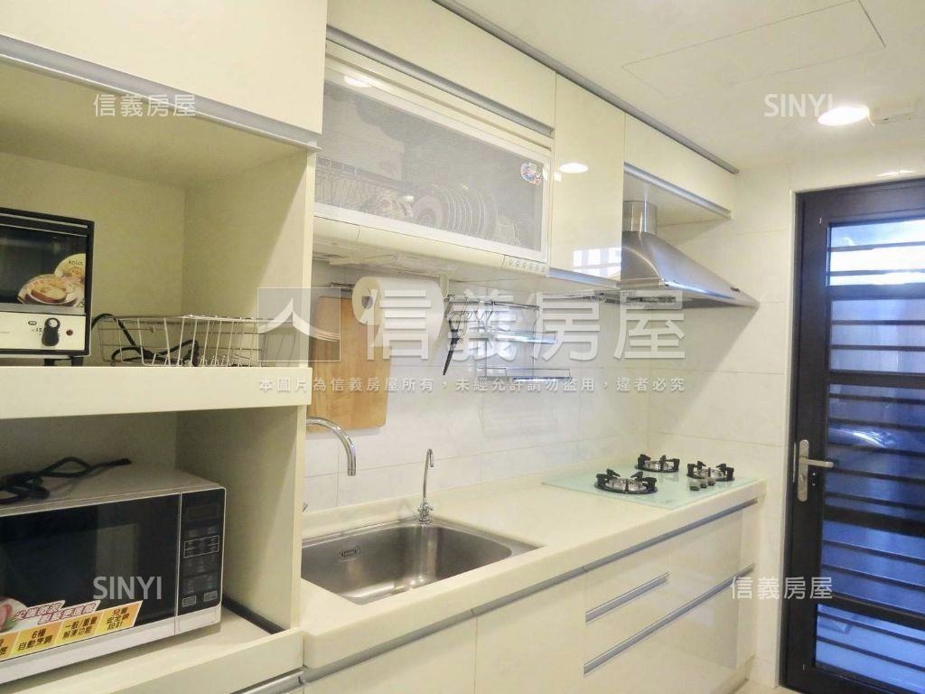 悠美精緻美妝三房車位房屋室內格局與周邊環境