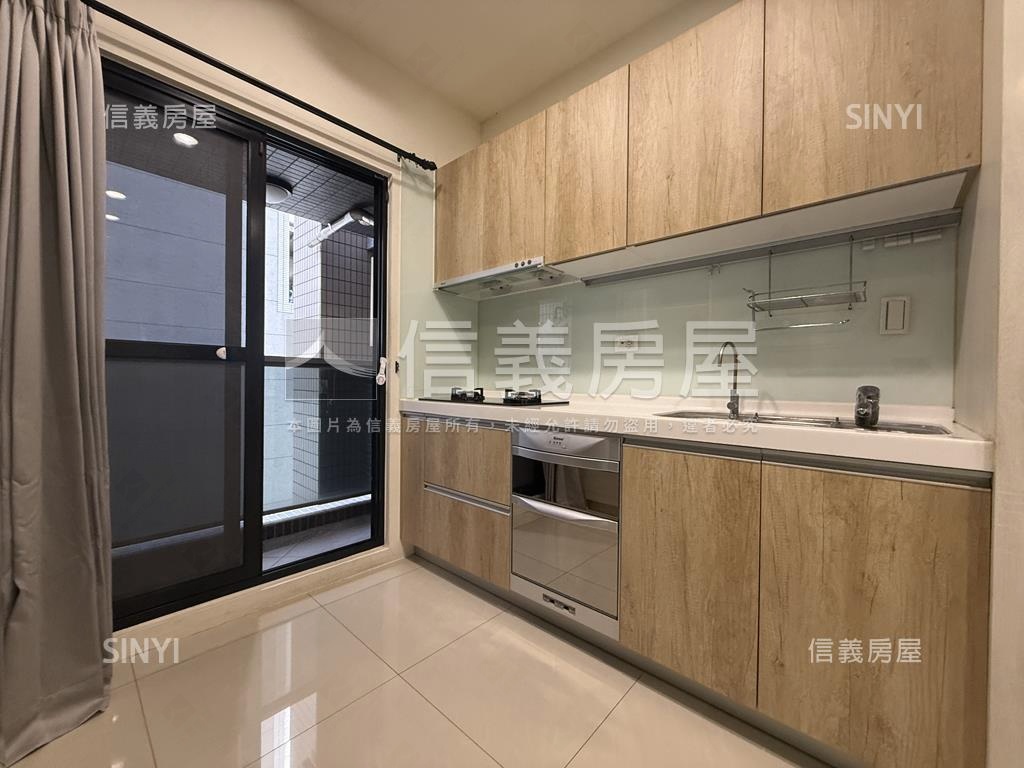 亞灣區輕屋齡質感兩房房屋室內格局與周邊環境