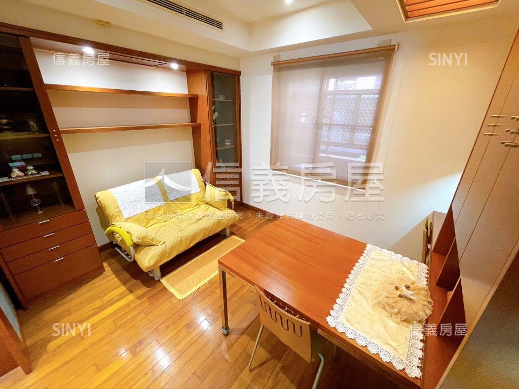 七期成功之門三房平車房屋室內格局與周邊環境