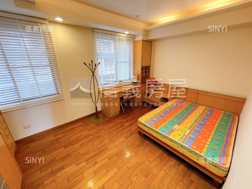 七期成功之門三房平車房屋室內格局與周邊環境