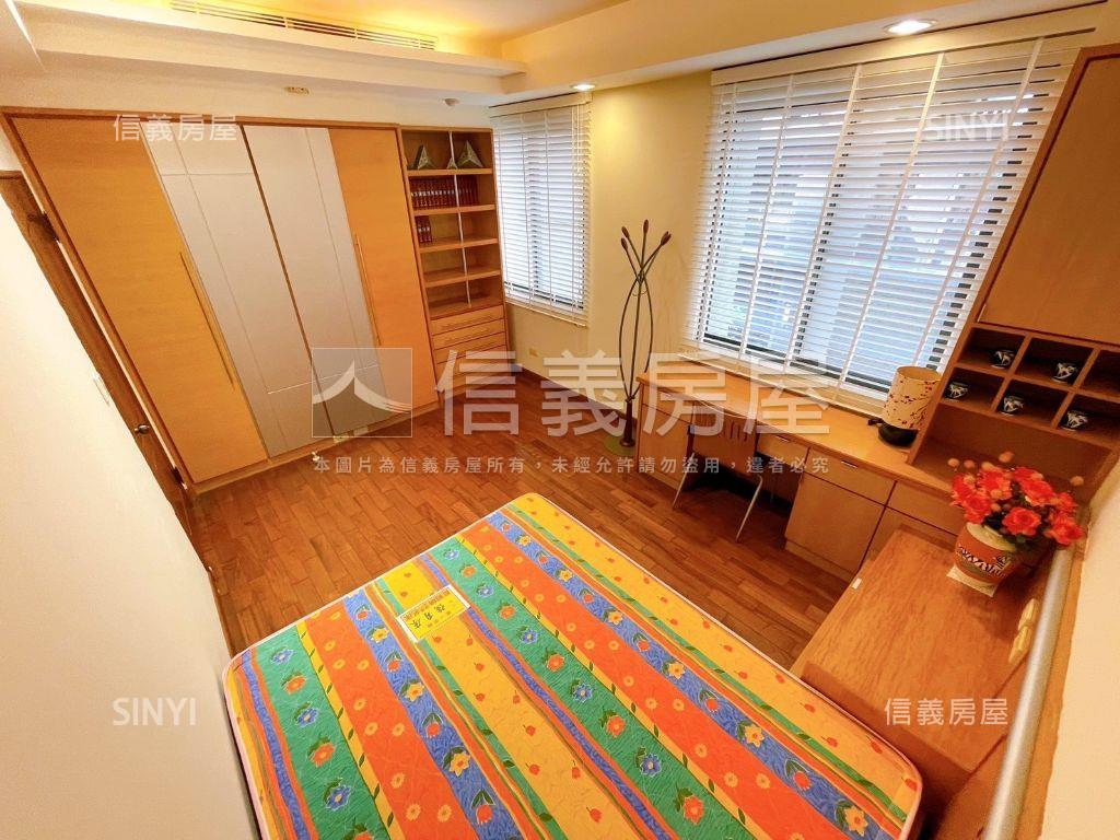 七期成功之門三房平車房屋室內格局與周邊環境