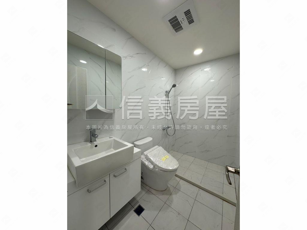 江子翠捷運。極光美妝高樓房屋室內格局與周邊環境