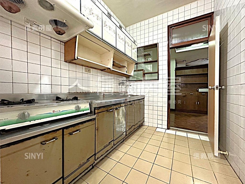 建國路方正二樓房屋室內格局與周邊環境