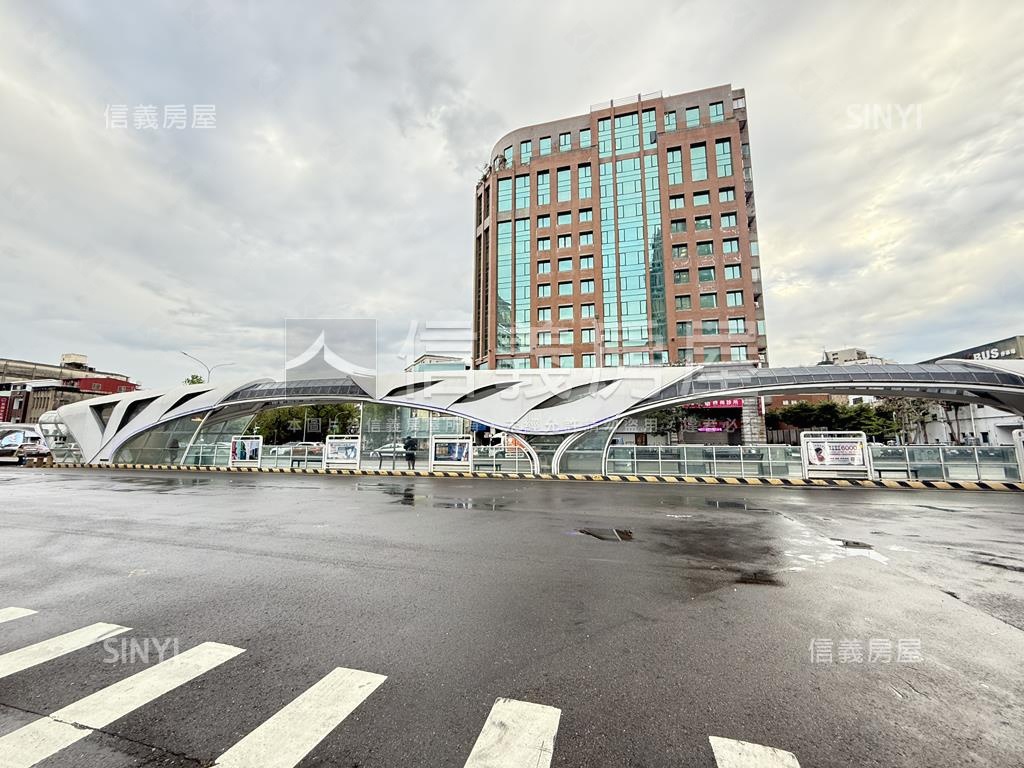 西區２房平車高樓視野開闊房屋室內格局與周邊環境