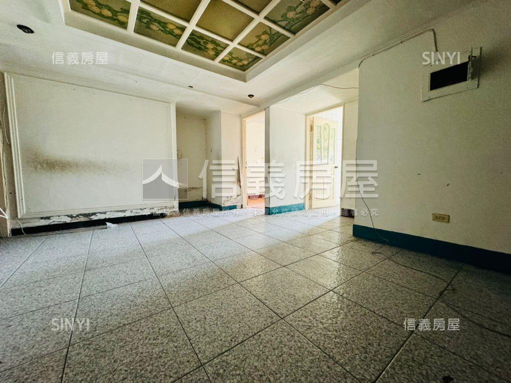 捷運百貨商圈低總電梯３房房屋室內格局與周邊環境