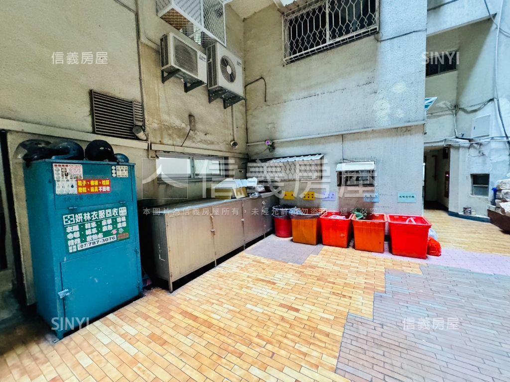 捷運百貨商圈低總電梯３房房屋室內格局與周邊環境