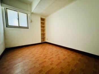 捷運百貨商圈低總電梯３房