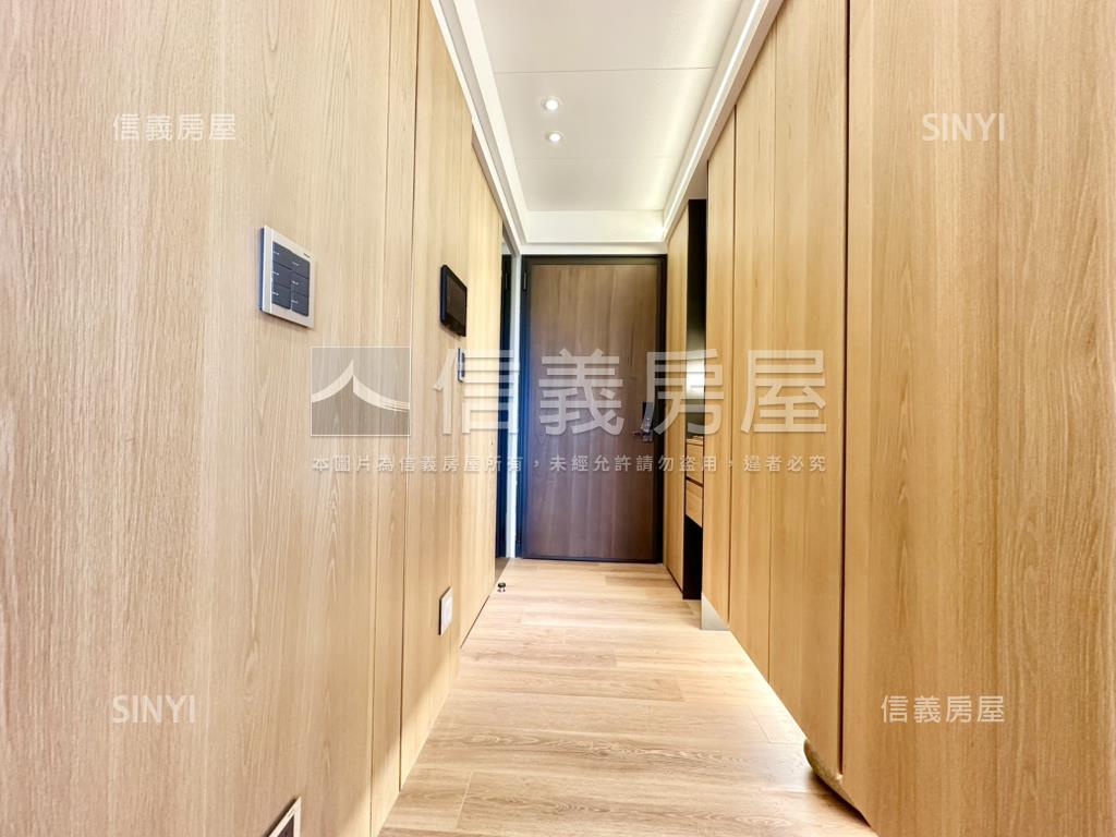 專任國泰朋河景三房車位房屋室內格局與周邊環境