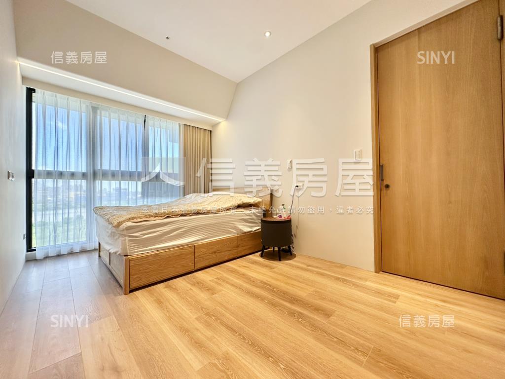 專任國泰朋河景三房車位房屋室內格局與周邊環境