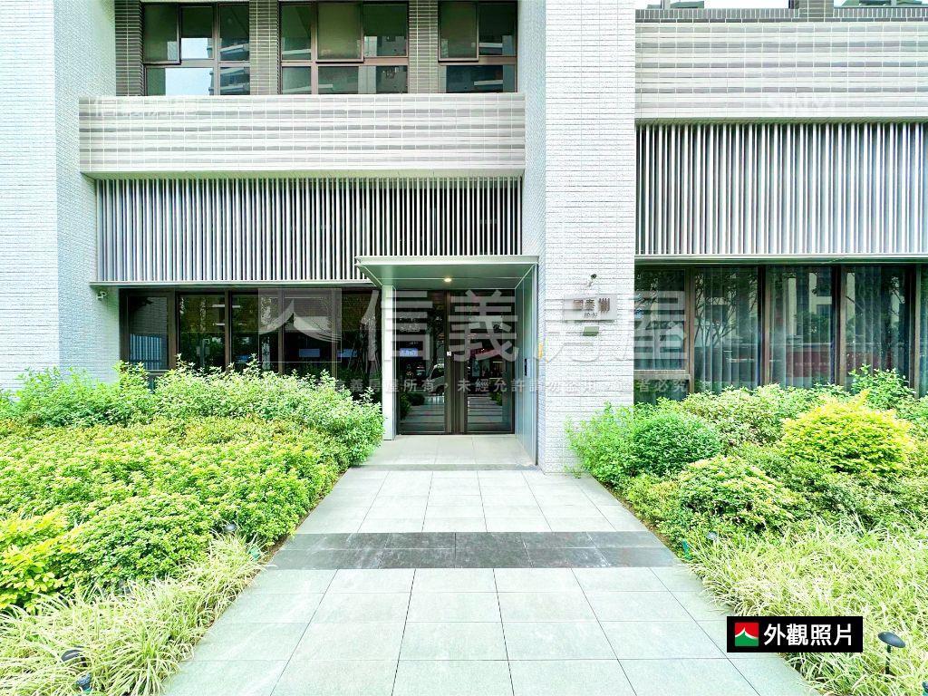 專任國泰朋河景三房車位房屋室內格局與周邊環境