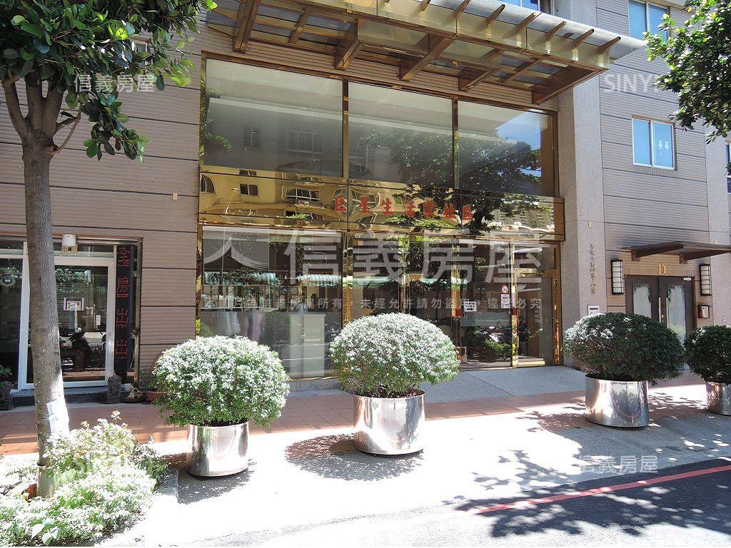 京站美四房車位房屋室內格局與周邊環境