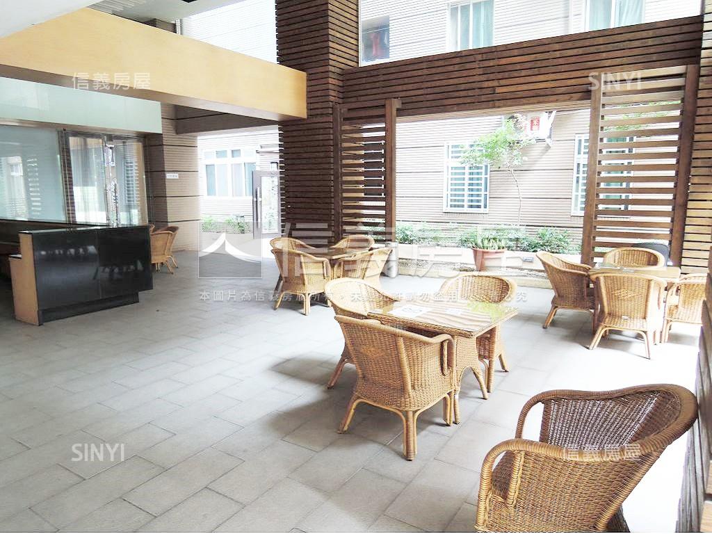 京站美四房車位房屋室內格局與周邊環境