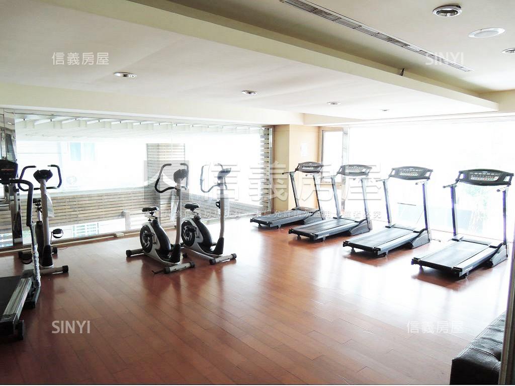 京站美四房車位房屋室內格局與周邊環境